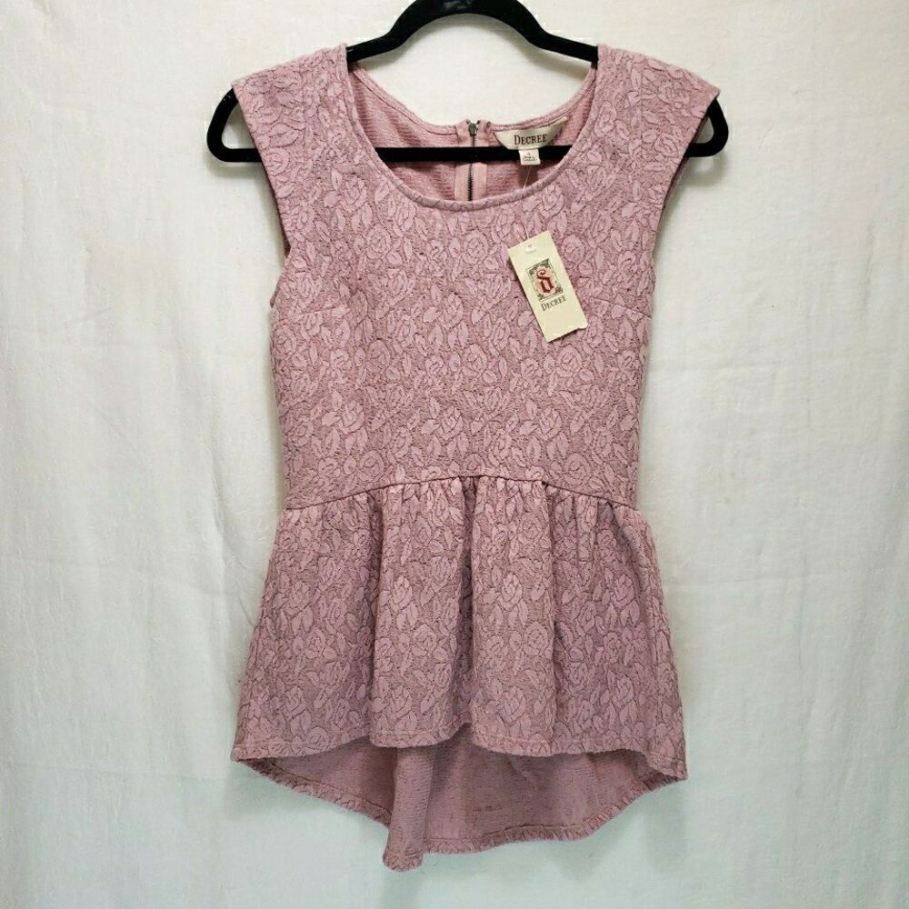 NWT Decree Pink Textured Floral Peplum Top Women Size S High Low Cap Sleeve Zip